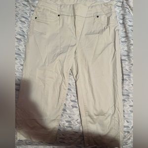 Women’s Cream Colour Capri. Selling because got it as a gift and I never wore.